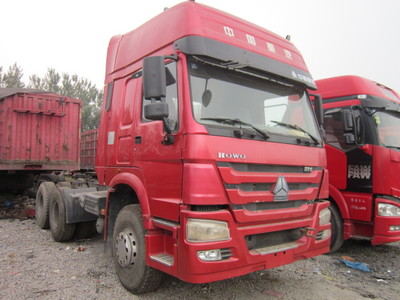 低价出售二手豪沃双驱牵引车 375马力 冷藏运输的理想伙伴