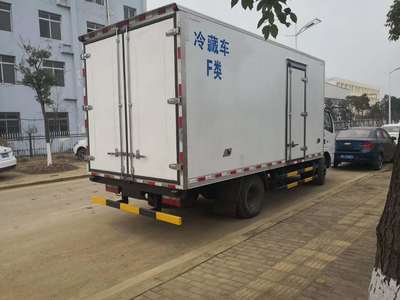 东风多利卡5.2米冷藏车与油罐车产品介绍及厂家报价
